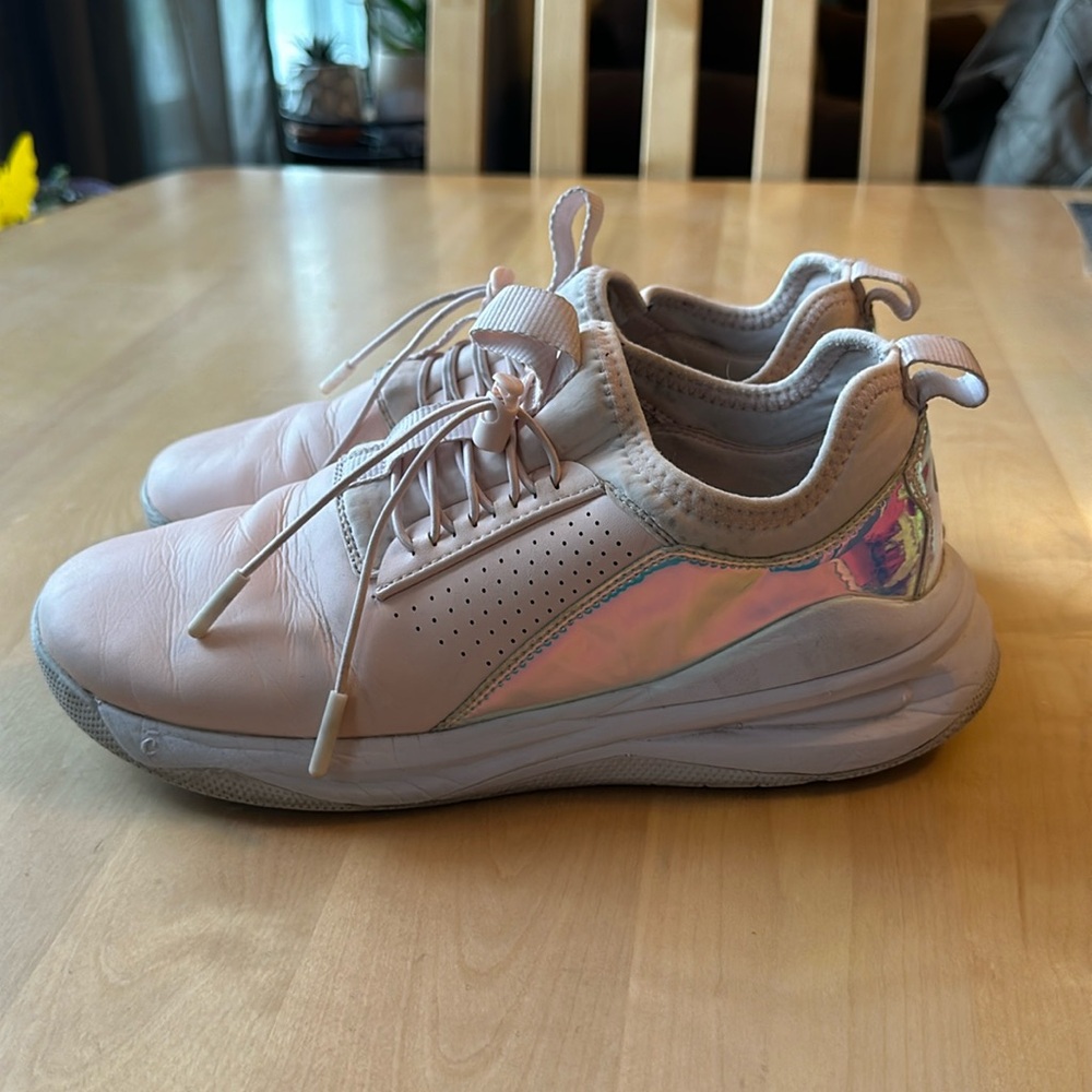 Cloves - women’s size 8 - metallic pink - Used for school for two semesters.